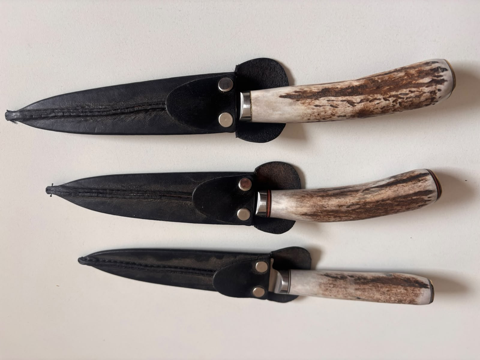 CUCHILLO ARTESANAL PARA ASADOS - Asta de Ciervo - Pieza única - 12 cms